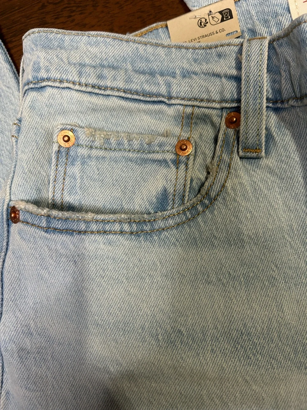Levi’s 501 Original Straight Leg Jeans Women’s Light Wash Distressed Denim NWT - Picture 3 of 7